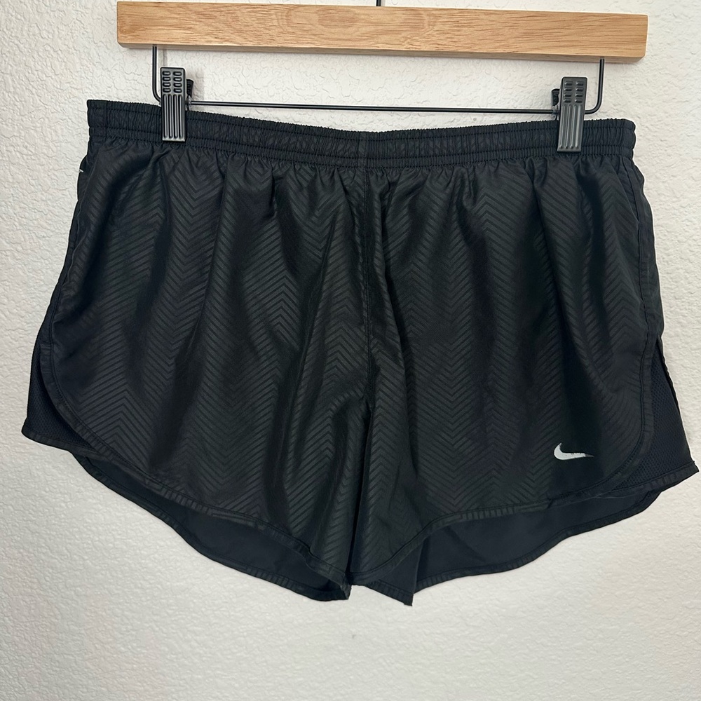 Nike Women's dri-fit tempo 3”‎ running shorts black pattern sz L activewear